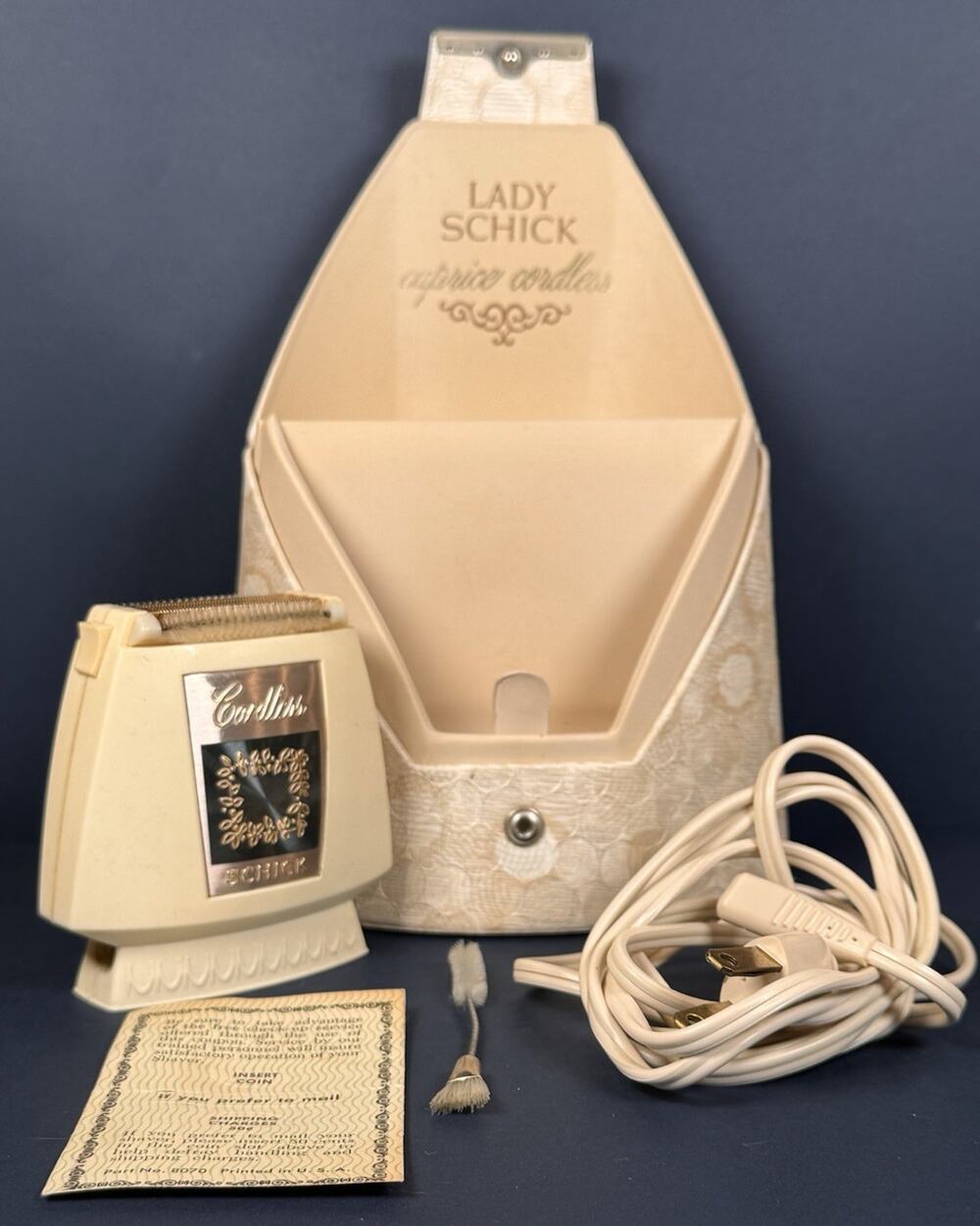 Vintage Lady Schick Caprice Electric Shaver Model 108 MCM Vanity Razor Case Cord